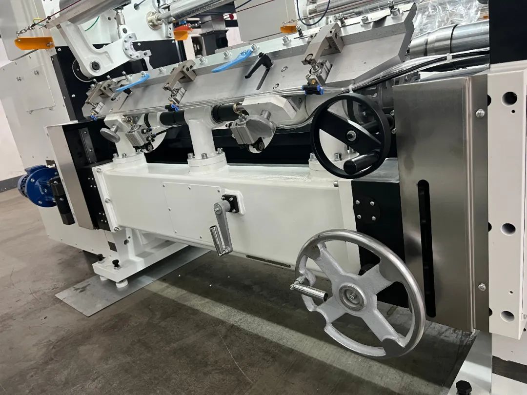 干式復(fù)合機1 干式復(fù)合機1