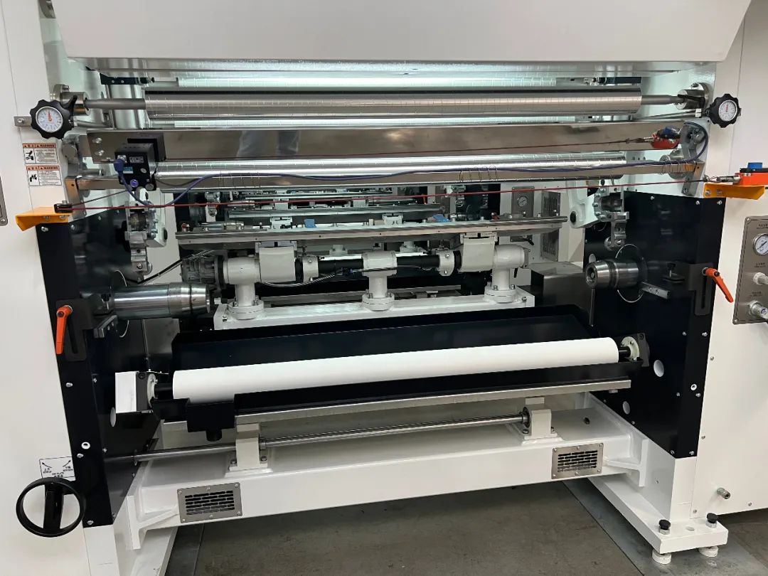 干式復(fù)合機5 干式復(fù)合機5